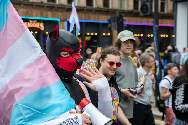 Glasgow 'un Onur Madalyası 19 Temmuz 2025. Glasgow, İskoçya sokaklarında. Kelvingrove Park 'tan başlayarak şehir merkezine gitti ve Barrowland Park' ta LGBTQ + insanları desteklemek için bitirdi. 