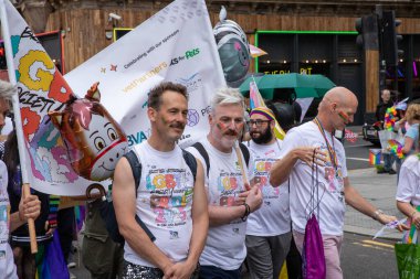 Glasgow 'un Onur Madalyası 19 Temmuz 2025. Glasgow, İskoçya sokaklarında. Kelvingrove Park 'tan başlayarak şehir merkezine gitti ve Barrowland Park' ta LGBTQ + insanları desteklemek için bitirdi. 