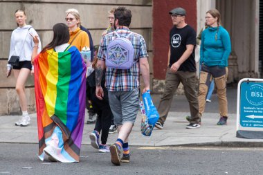 Glasgow 'un Onur Madalyası 19 Temmuz 2025. Glasgow, İskoçya sokaklarında. Kelvingrove Park 'tan başlayarak şehir merkezine gitti ve Barrowland Park' ta LGBTQ + insanları desteklemek için bitirdi. 