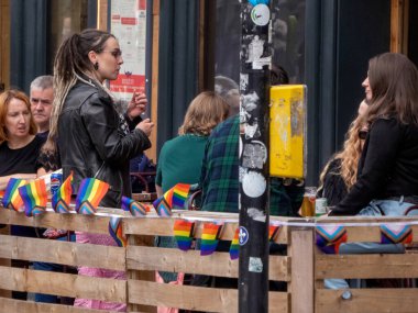 Glasgow 'un Onur Madalyası 19 Temmuz 2025. Glasgow, İskoçya sokaklarında. Kelvingrove Park 'tan başlayarak şehir merkezine gitti ve Barrowland Park' ta LGBTQ + insanları desteklemek için bitirdi. 