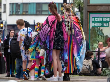 Glasgow 'un Onur Madalyası 19 Temmuz 2025. Glasgow, İskoçya sokaklarında. Kelvingrove Park 'tan başlayarak şehir merkezine gitti ve Barrowland Park' ta LGBTQ + insanları desteklemek için bitirdi. 