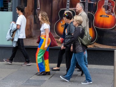 Glasgow 'un Onur Madalyası 19 Temmuz 2025. Glasgow, İskoçya sokaklarında. Kelvingrove Park 'tan başlayarak şehir merkezine gitti ve Barrowland Park' ta LGBTQ + insanları desteklemek için bitirdi. 