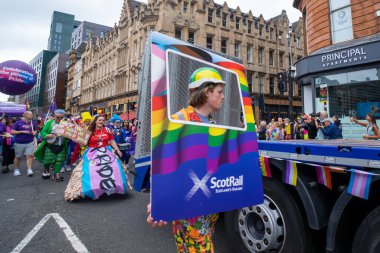 Glasgow 'un Onur Madalyası 19 Temmuz 2025. Glasgow, İskoçya sokaklarında. Kelvingrove Park 'tan başlayarak şehir merkezine gitti ve Barrowland Park' ta LGBTQ + insanları desteklemek için bitirdi..