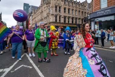 Glasgow 'un Onur Madalyası 19 Temmuz 2025. Glasgow, İskoçya sokaklarında. Kelvingrove Park 'tan başlayarak şehir merkezine gitti ve Barrowland Park' ta LGBTQ + insanları desteklemek için bitirdi..