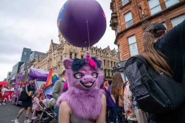 Glasgow 'un Onur Madalyası 19 Temmuz 2025. Glasgow, İskoçya sokaklarında. Kelvingrove Park 'tan başlayarak şehir merkezine gitti ve Barrowland Park' ta LGBTQ + insanları desteklemek için bitirdi..