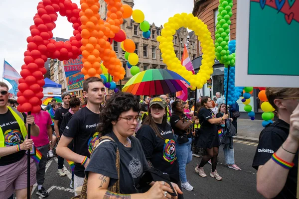 Glasgow 'un Onur Madalyası 19 Temmuz 2025. Glasgow, İskoçya sokaklarında. Kelvingrove Park 'tan başlayarak şehir merkezine gitti ve Barrowland Park' ta LGBTQ + insanları desteklemek için bitirdi..