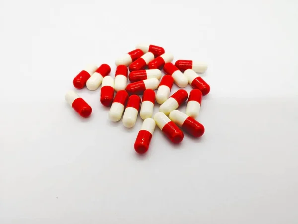 Concepto Medicación Salud Muchas Cápsulas Rojo Blancas Glucosamina 250 Aisladas — Foto de Stock