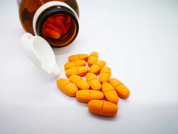 Концепция Медикаментов Здравоохранения Многие Овальные Апельсиновые Таблетки Парацетамола 500 Ибупрофена — стоковое фото