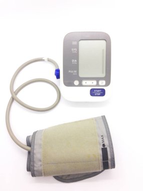 Kırpma yolu ile beyaz arka plan üzerinde izole ilaç kavramı, gri tansiyon aleti.