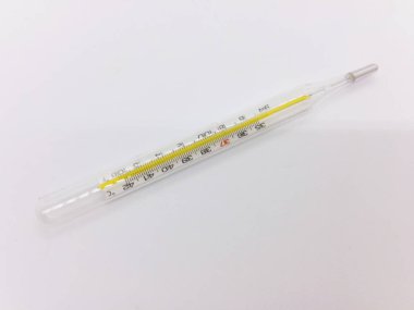Kırpma yolu ile beyaz arka plan üzerinde izole ilaç kavramı, Cam termometre.