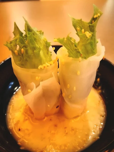 Ensalada Rollo Alimento Fusión Las Verduras Envuelven Con Fideos Grandes —  Fotos de Stock