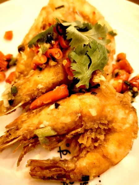 Stir Goreng Udang Dengan Cabai Dan Garam Yaitu Makanan Thailand — Stok Foto