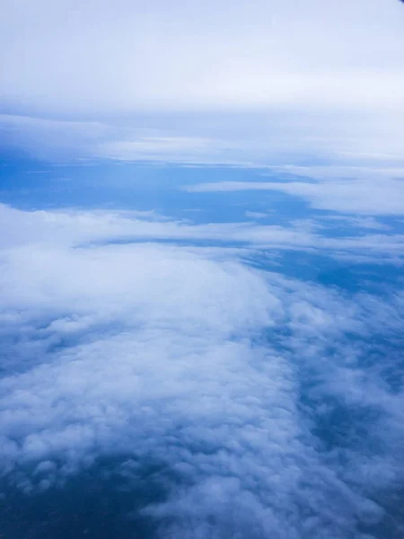 Nuvens Flutuavam Pelo Céu Azul — Fotografia de Stock