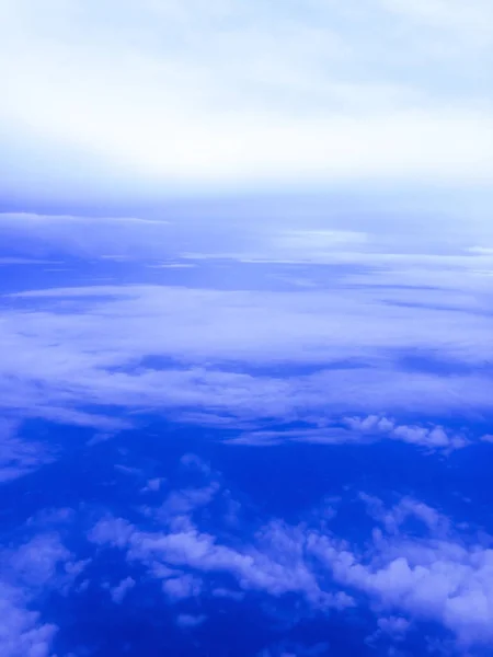 Nuvens Flutuavam Pelo Céu Azul — Fotografia de Stock
