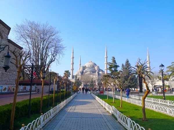 Parc Central Istanbul Turquie Mars 2018 Passerelle Devant Mosquée Bleue — Photo