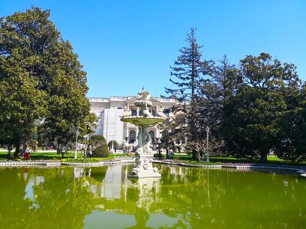 Palácio Dolmabahce Istambul Turquia Março 2018 Estuque Fonte Que Foi Imagens De Bancos De Imagens