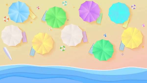 Luchtfoto op zomer gevuld strand in papier ambachtelijke stijl. Bovenaanzicht op strand met parasols, ligstoelen, ballen, zwemmen ring, surfplank, sandalen, zeester. Achtergrond sjabloon voor dekking — Stockvector