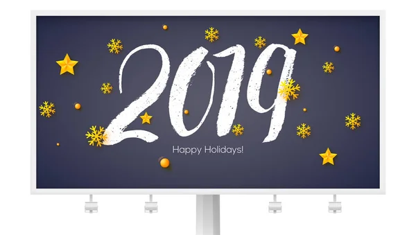 Ontwerp van Happy New Year poster met kalligrafie en gouden Christmas speelgoed. Bord met de hand geschreven belettering 2019, gouden sneeuwvlokken en sterren. Vectorillustratie voor vakantie partij, 10 Eps-bestand. — Stockvector