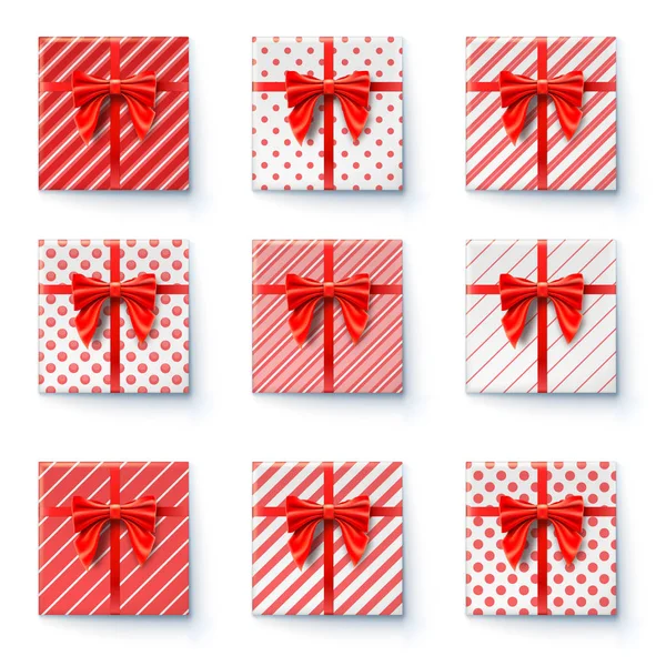 Geschenkboxen mit roter Schleife und großer Schleife auf weißem Hintergrund. Ansicht von oben auf Geschenkschachteln, festliche Verpackungen in Papier mit einfachen unterschiedlichen Mustern verpackt. Set von Symbolen für Feiertage. Vektor — Stockvektor