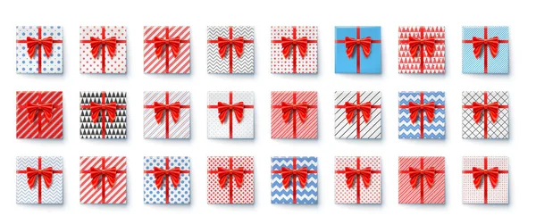 Presenta cajas con cinta roja y lazo grande aislado en blanco. Embalaje festivo para Año Nuevo, Navidad, fiestas de cumpleaños. Vista superior en cajas de regalo envueltas en papel de varios colores con patrones — Archivo Imágenes Vectoriales