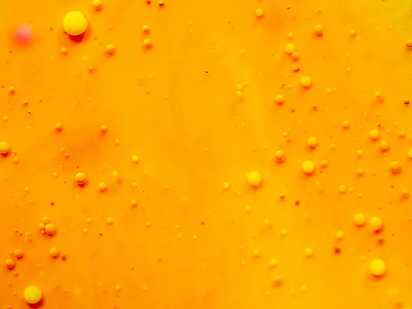 Macro shot of yellow bubbles, abstract background. Close up shot. Blurred background. Selective soft focus. Pattern of abstract orange universe. Scores of small yellow spheres. — Stock Photo, Image