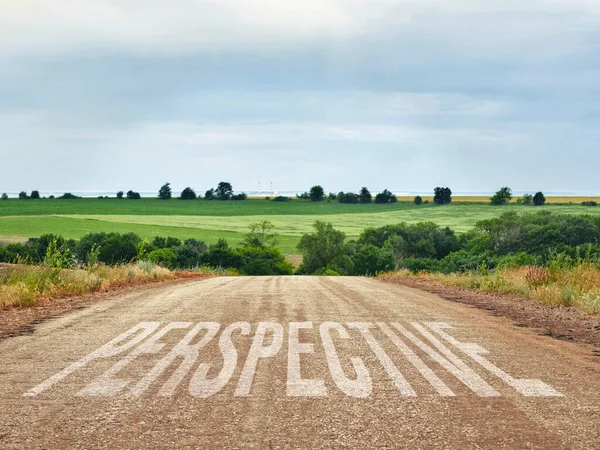 Asphalt road in countryside. Natural skyline with green of landscape. — Stock Photo, Image