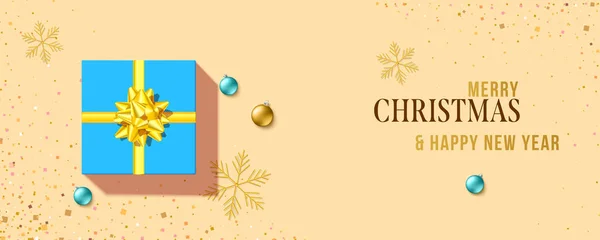 Cartão de felicitações com caixa de presente, flocos de neve dourados e bolas de Natal coloridas. Cartão de Natal em esquema de cores complementares. Ilustração vetorial 3d. — Vetor de Stock