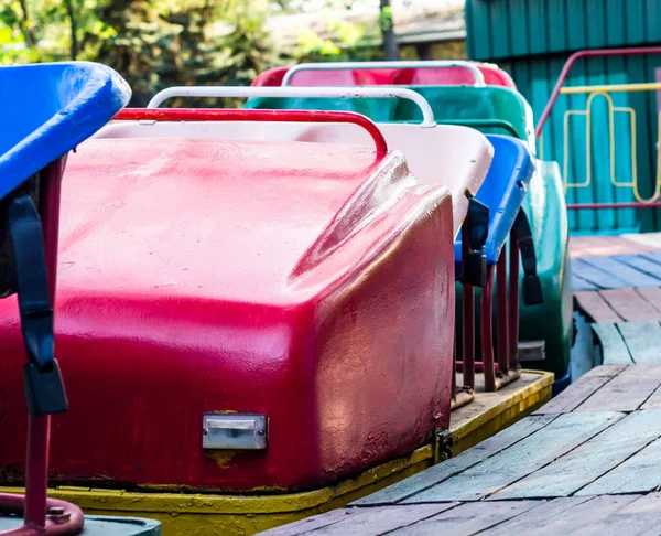 Oude Multi Gekleurde Attractie Aanhangwagens Amerikaanse Achtbaan Attractiepark — Stockfoto