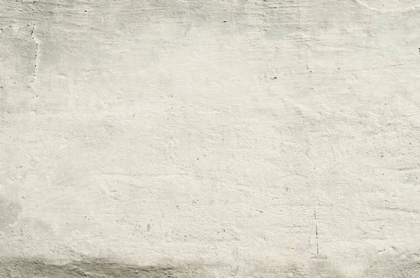 白いテクスチャ古いコンクリート壁体の亀裂と石膏のまま — ストック写真