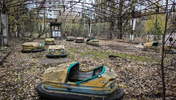 チェルノブイリで放棄された遊園地 — ストック写真