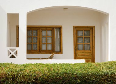 yeşil ile bush ile beyaz tatil evi Egyp içinde yakındaki bırakır