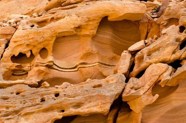 Textura de rocha de pedra laranja em um cânion colorido de perto — Fotografia de Stock