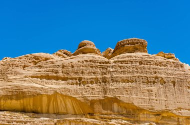 Mısır Dahab South Sinai'deki / daki mavi gökyüzü karşı yüksek dağlar