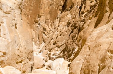 Mısır Dahab South Sinai'deki / daki çölde yüksek rocky Dağları