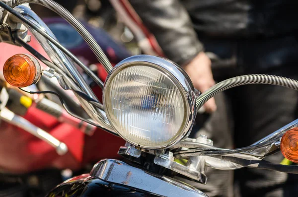 Мотоциклетне колесо та фари крупним планом — стокове фото