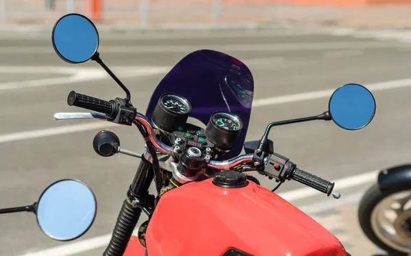 Steering wheel of a red motorcycle cafe racer close up — Stock Photo, Image