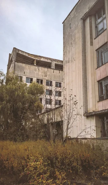 Abandonnée maison vide à Pripyat Ukraine après un accident — Photo