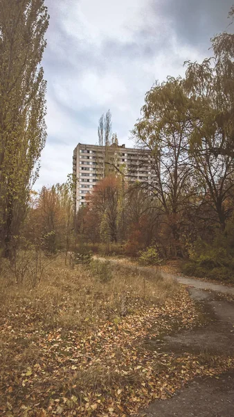 Övergivna tomt hus i Pripyat Ukraina efter en olycka — Stockfoto