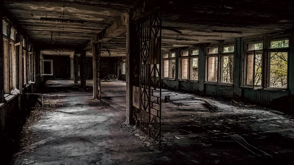 乌克兰切尔诺贝利废弃的学校礼堂 — 图库照片
