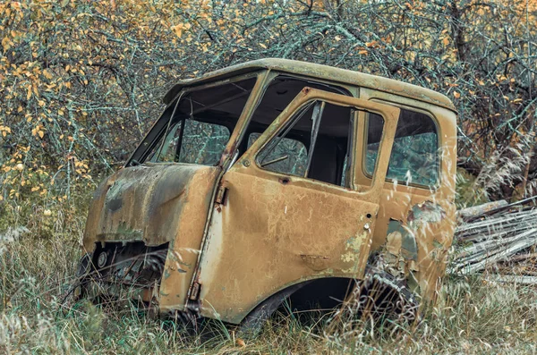 Velho carro cabine em Chernobyl perto — Fotografia de Stock