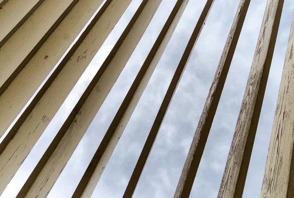 Pranchas Madeira Fundo Céu Nuvens Padrão Abstrato — Fotografia de Stock