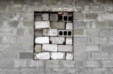 Ukrayna 'daki eski bir binanın tuğla kaplı penceresi