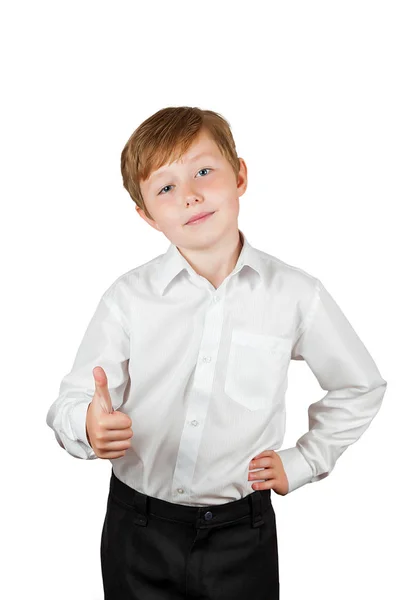 Ein zufriedener Junge im weißen Hemd — Stockfoto