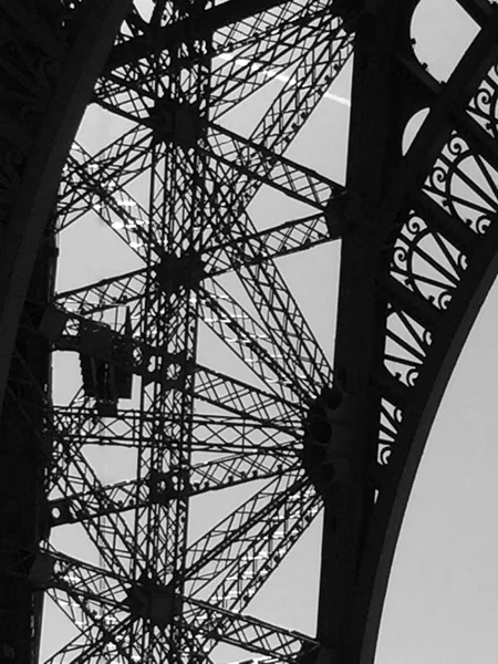 Arc Tour Eiffel Bas Formant Une Silhouette Abstraite Contre Ciel — Photo