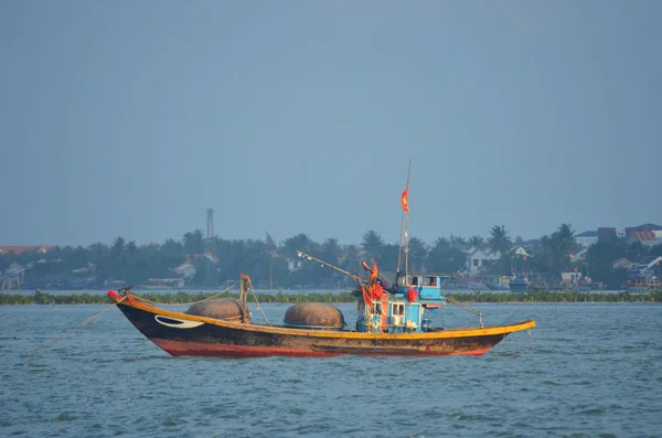 Ein Kleines Fischerboot Liegt Morsch Hafen Hat Ein Auge Auf — Stockfoto