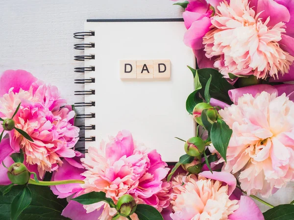 Página Blanco Del Cuaderno Para Felicitar Padre Fondo Las Flores — Foto de Stock