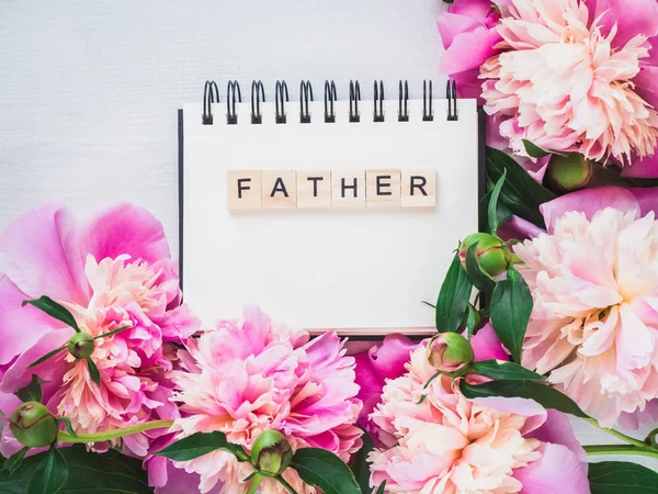 Página Blanco Del Cuaderno Para Felicitar Padre Fondo Las Flores —  Fotos de Stock