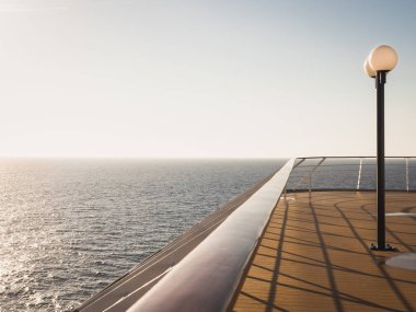 Boş deniz güverte gemisi