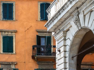 Güzel evler ve Pisa, İtalya'nın muhteşem şehrin sokaklarında. Seyahat ve tatil kavramı