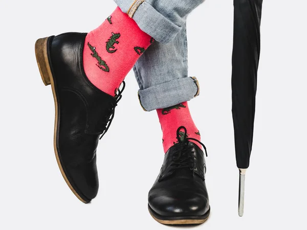 Бізнесмен Модне Взуття Сині Джинси Яскраві Барвисті Шкарпетки Білому Ізольованому — стокове фото